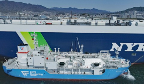 KEYS Azalea Completes First Ship-to-Ship LNG Bunkering in Western Japan
